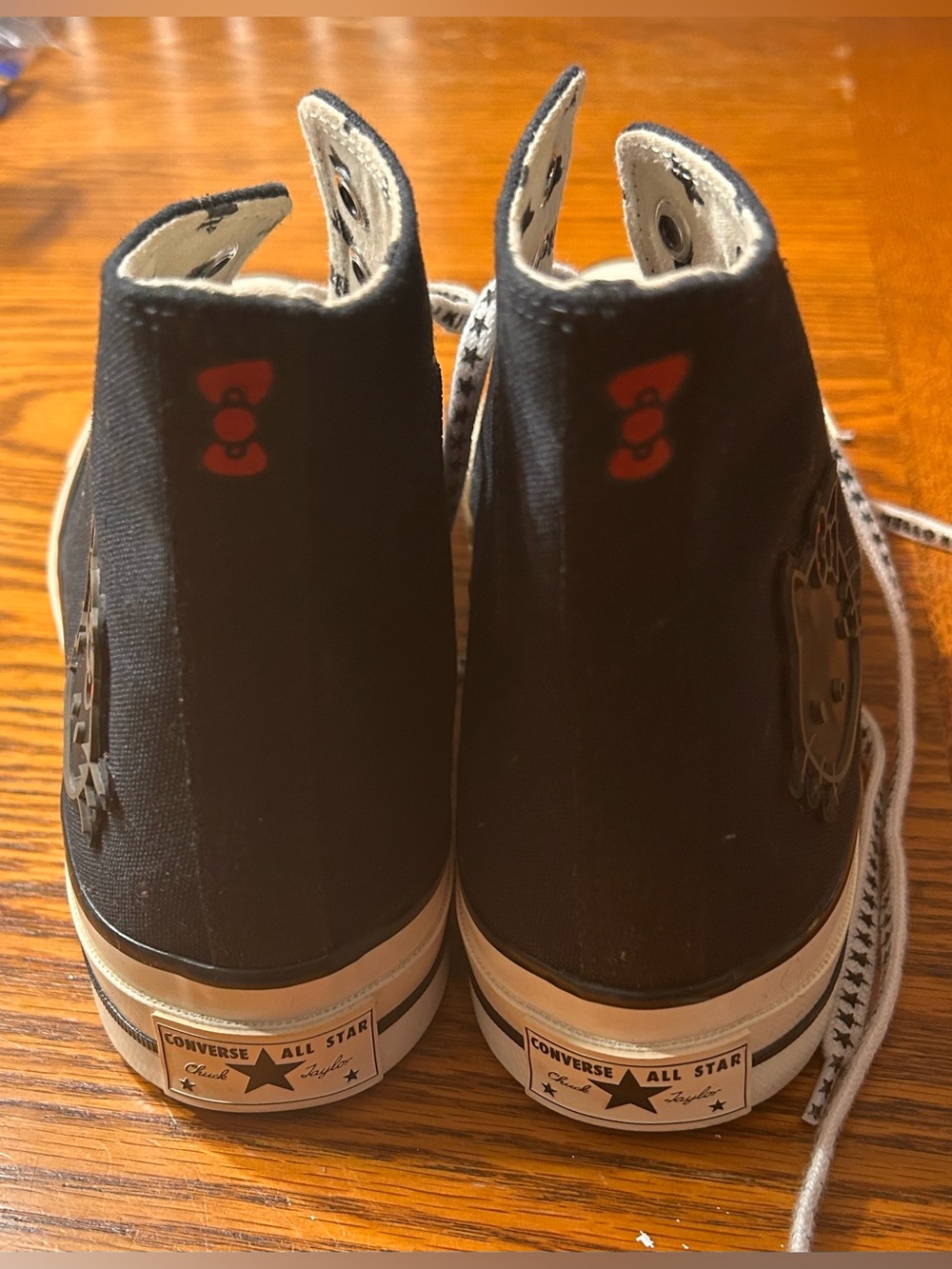 Hello Kitty Converse - Picture 3 of 6